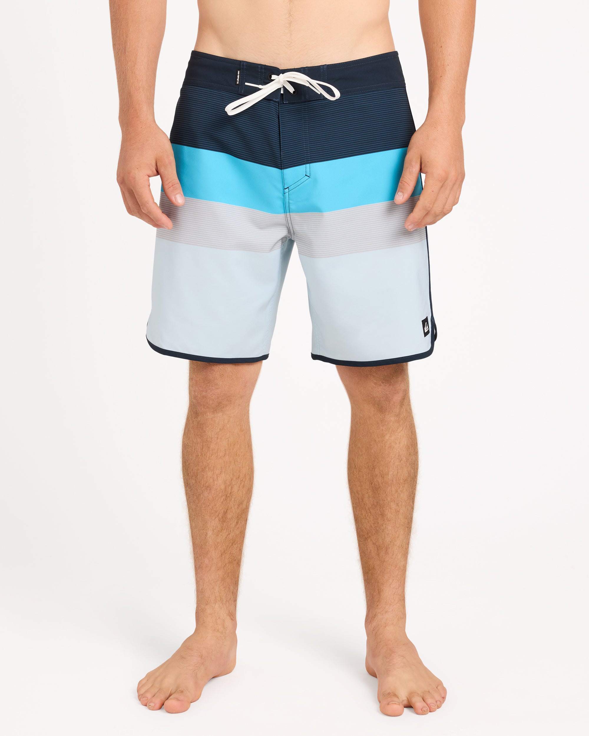 uqybs03135_quiksilver_nvy_frt1