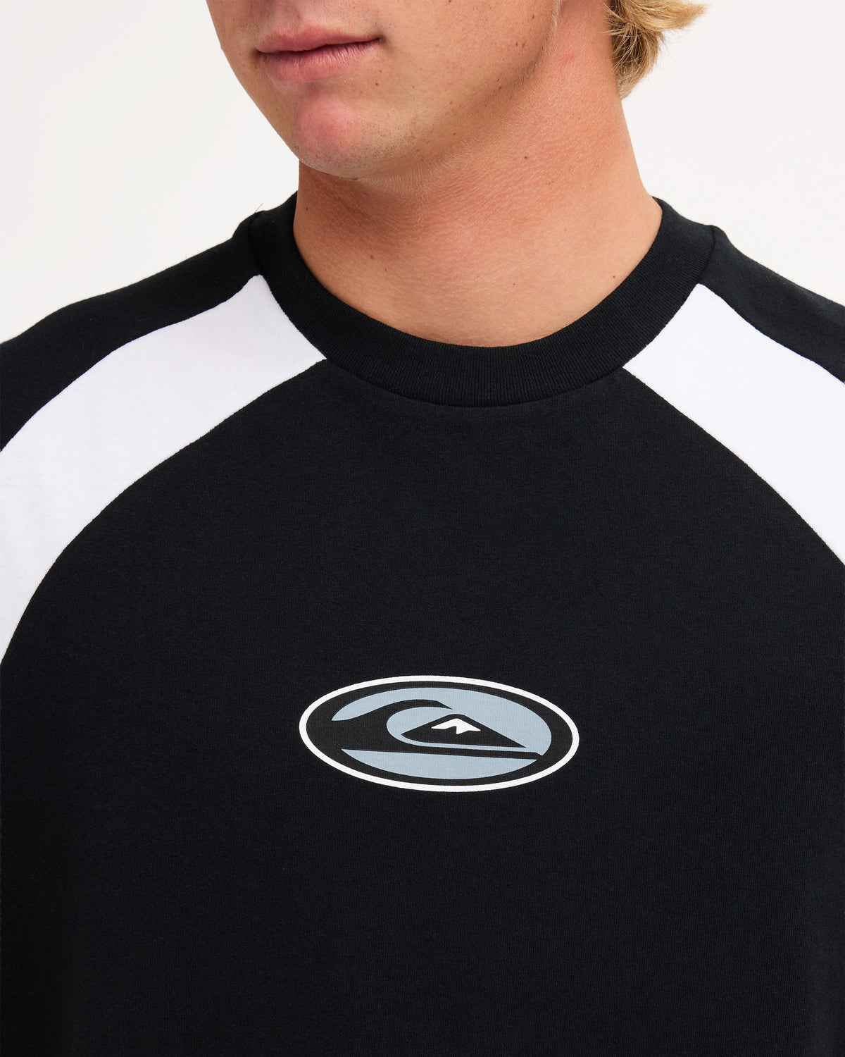 uqykt03321_quiksilver_bw_dtl1