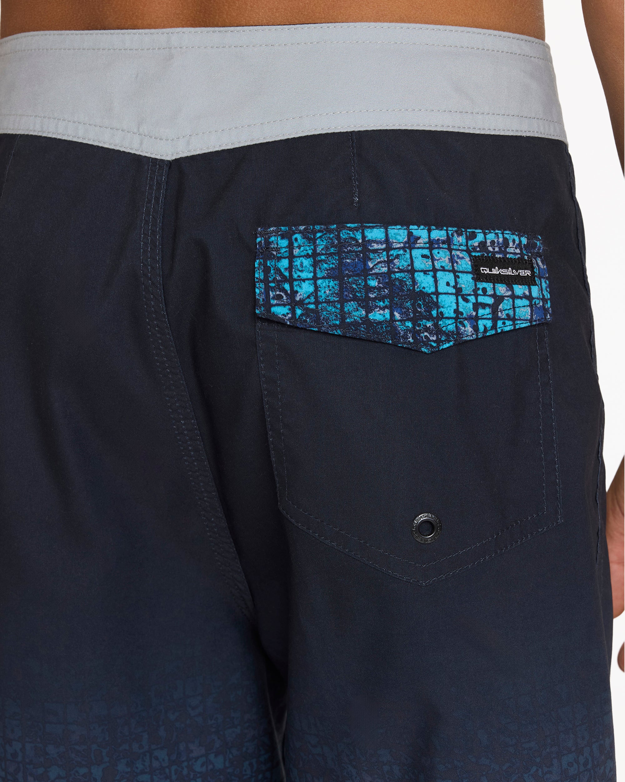eqbbs03722_quiksilver_ksh8_dtl1