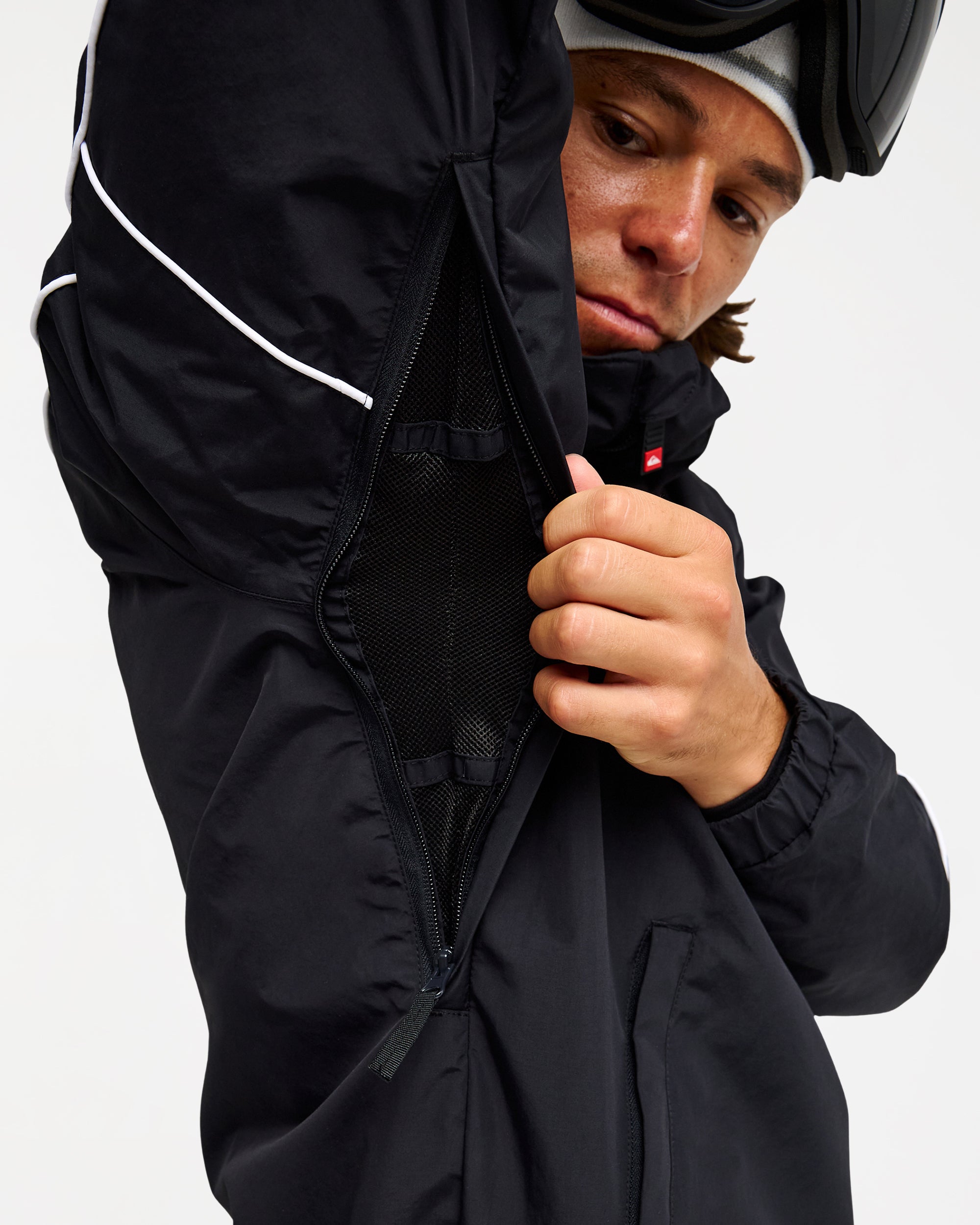 eqytj03556_quiksilver_kvj0_dtl3