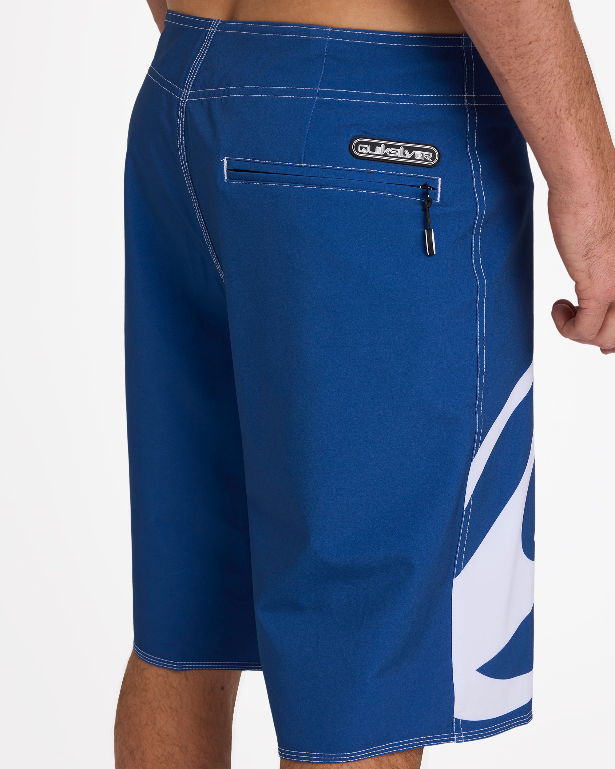 uqybs03110_quiksilver_bse0_dtl1
