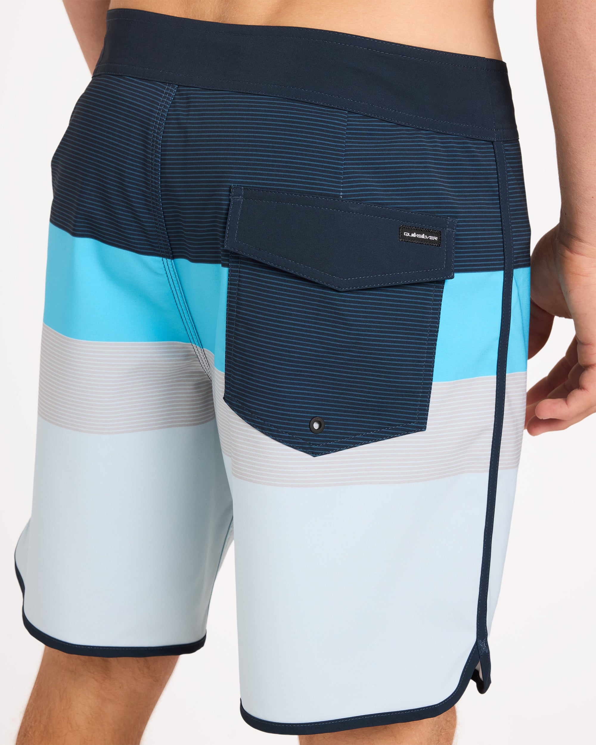 uqybs03135_quiksilver_nvy_dtl1