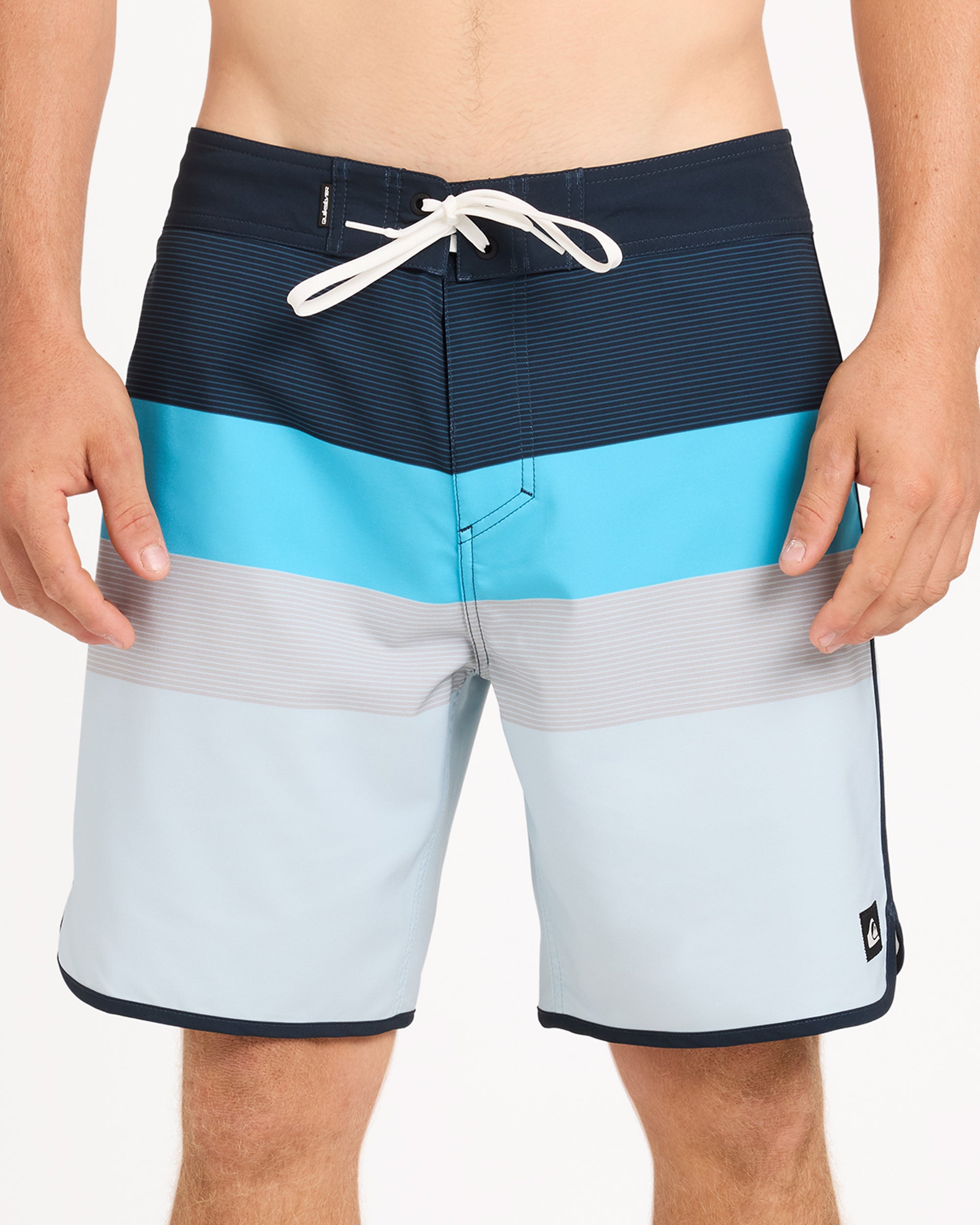 uqybs03135_quiksilver_nvy_frt6