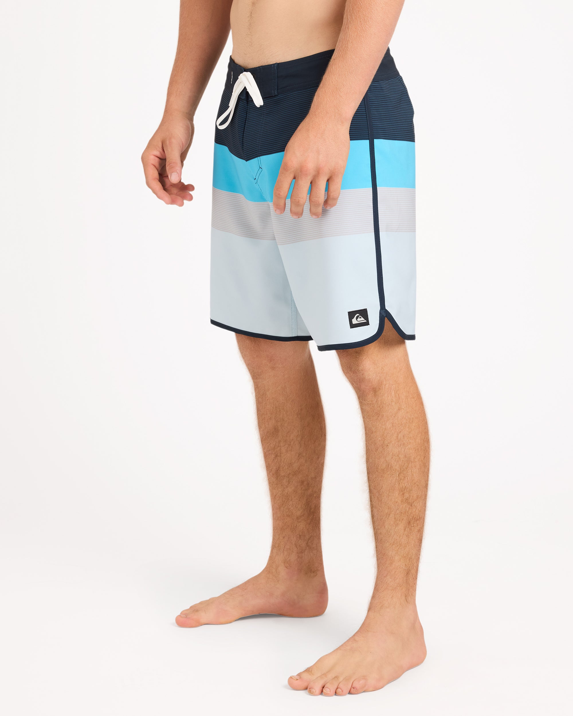uqybs03135_quiksilver_nvy_sd1