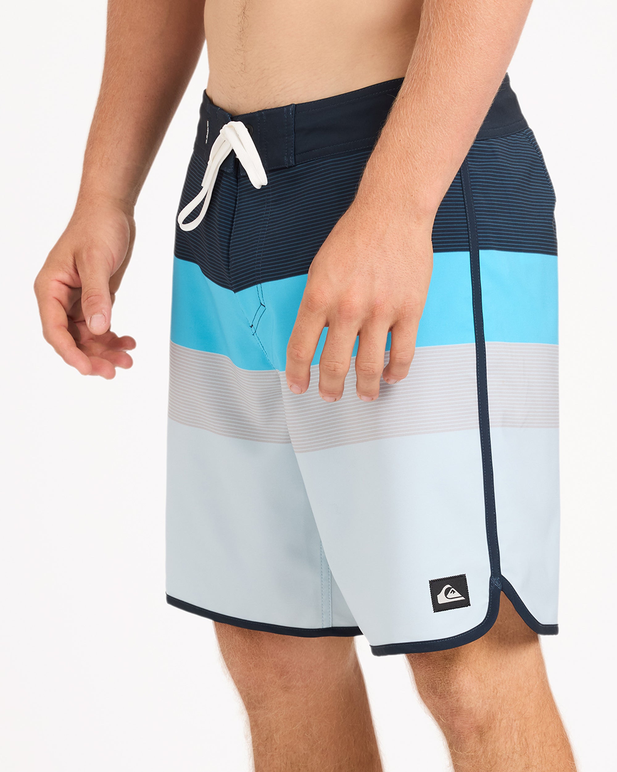 uqybs03135_quiksilver_nvy_sd6